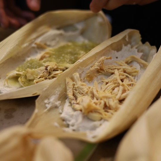 Tamales y atole estilo México de mamá Toñita